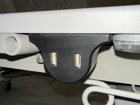 NOA Bed USB Port